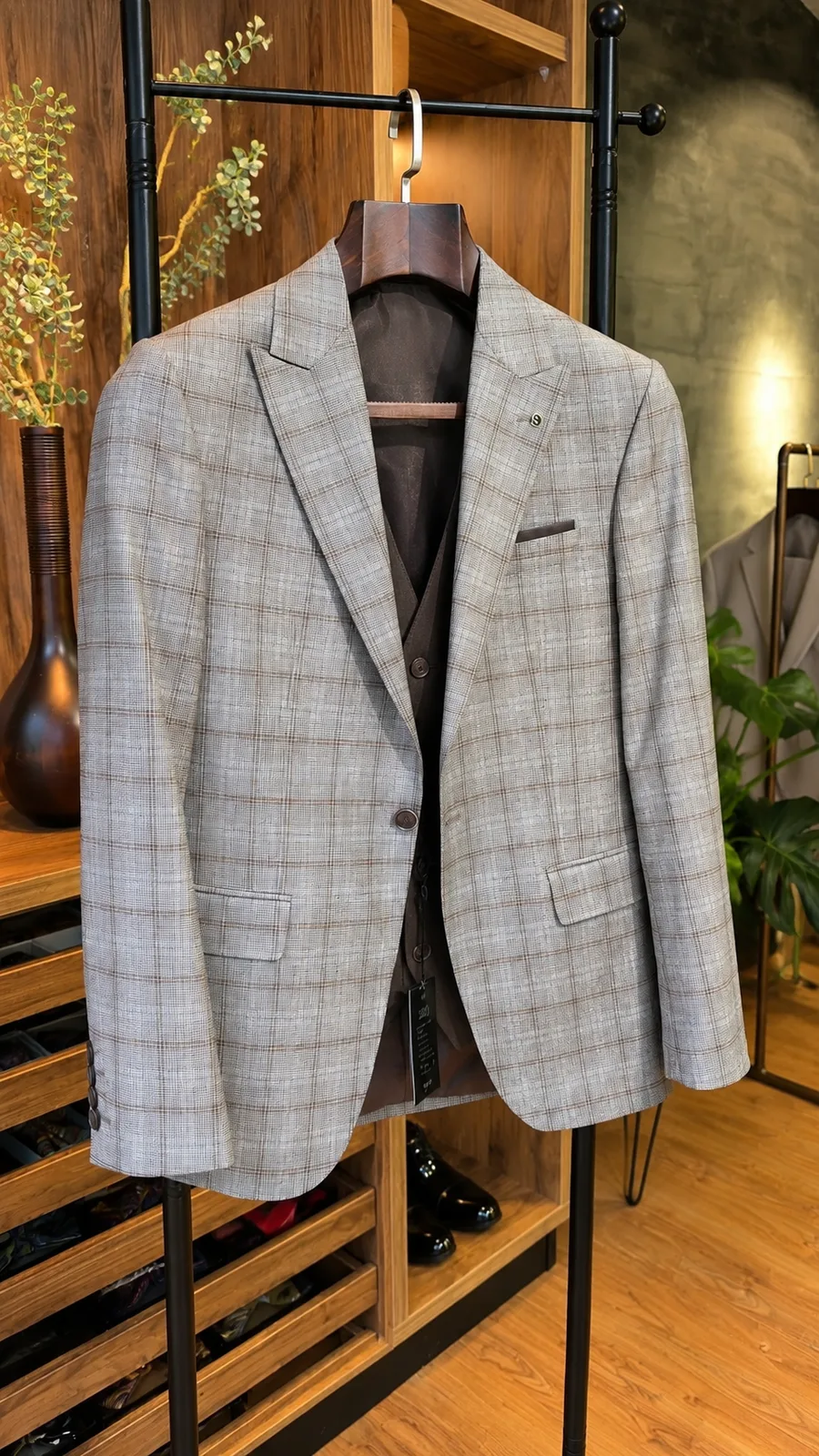 Traje Café a Cuadros Tres Piezas — vista 4