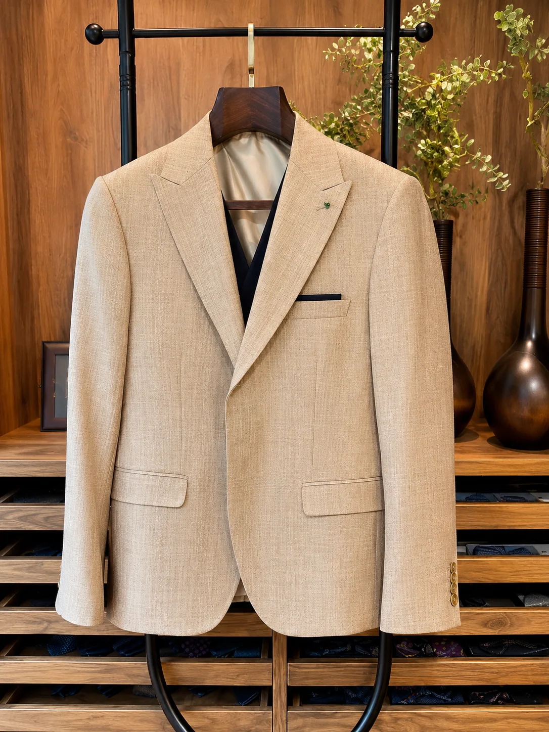 Traje Dorado Tres Piezas — vista 3