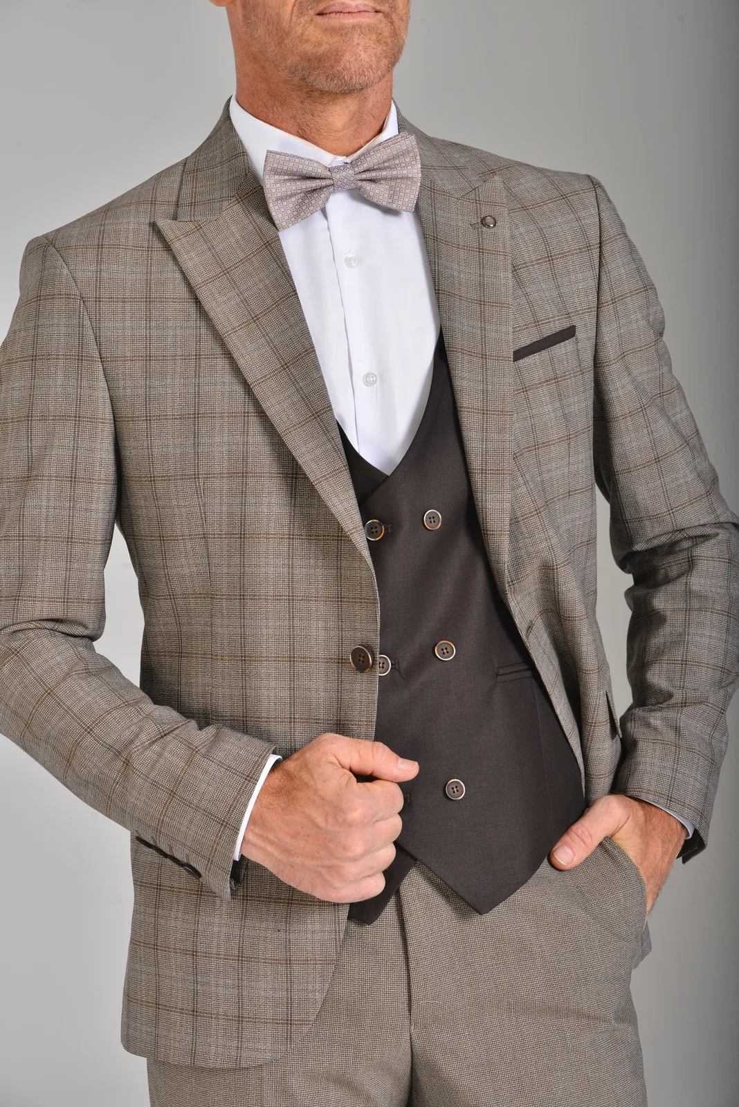 Traje Café a Cuadros Tres Piezas